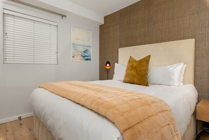 2 Bedroom Property for Sale in Sea Point Western Cape